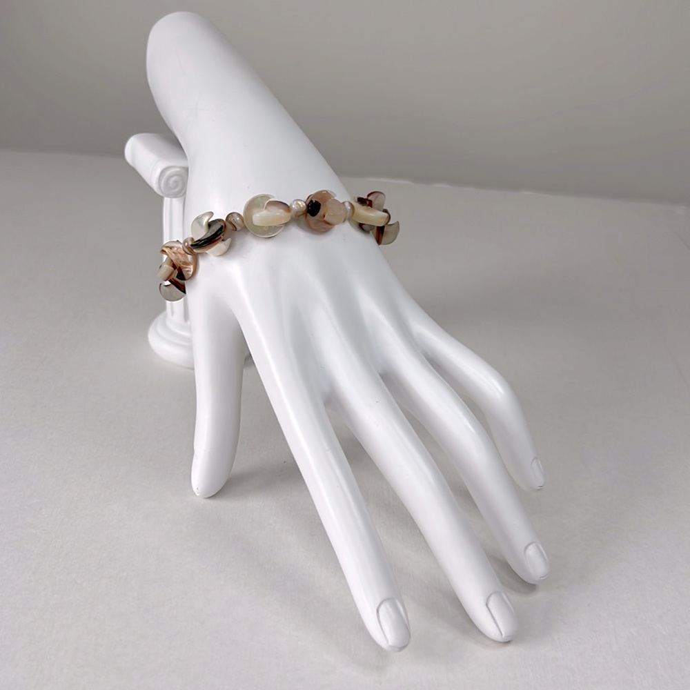 Newly Handmade Beaded Woman’s Bracelet with Shells and Moukite beads